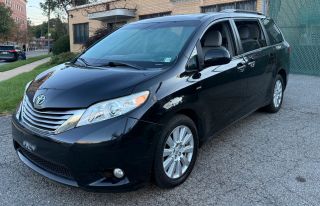 2017 Toyota Sienna XLE Premium AWD photo