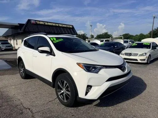 2017 Toyota RAV4 XLE FWD photo