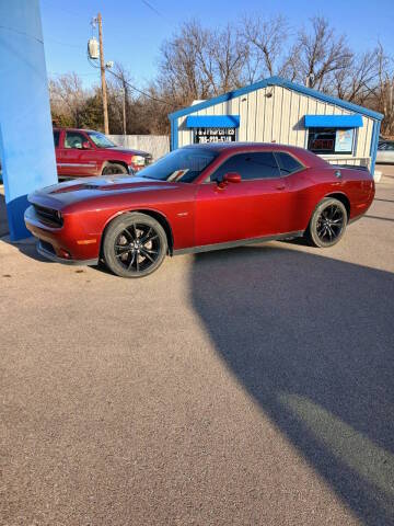 2017 Dodge Challenger R/T Plus RWD photo