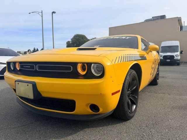 2017 Dodge Challenger SXT RWD photo