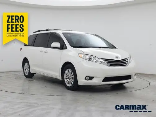 2017 Toyota Sienna XLE FWD photo