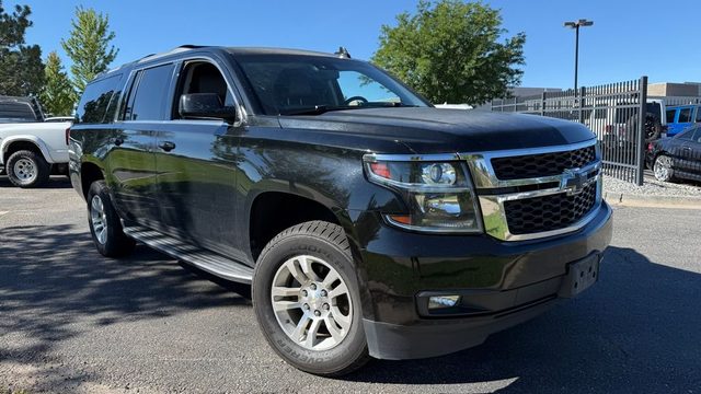 2017 Chevrolet Suburban LT 4WD photo