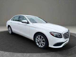 2017 Mercedes-Benz E-Class E 300 Luxury RWD photo