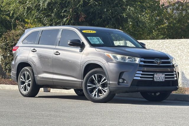 2017 Toyota Highlander LE Plus FWD photo