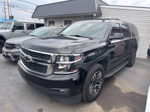 2017 Chevrolet Suburban LT 4WD photo