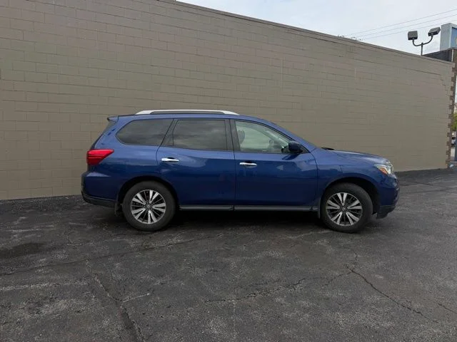 2017 Nissan Pathfinder S 4WD photo