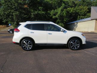 2017 Nissan Rogue SL FWD photo