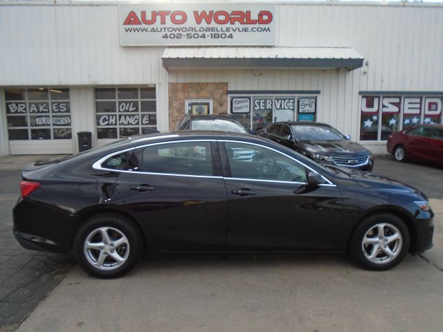 2017 Chevrolet Malibu LS FWD photo