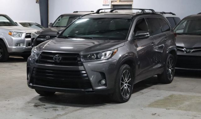 2017 Toyota Highlander SE FWD photo