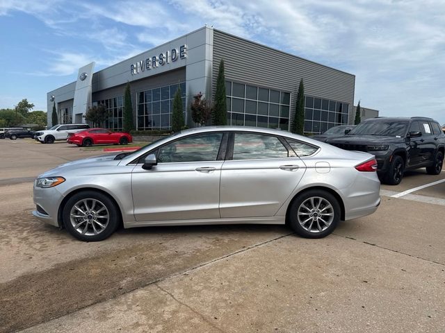 2017 Ford Fusion SE FWD photo