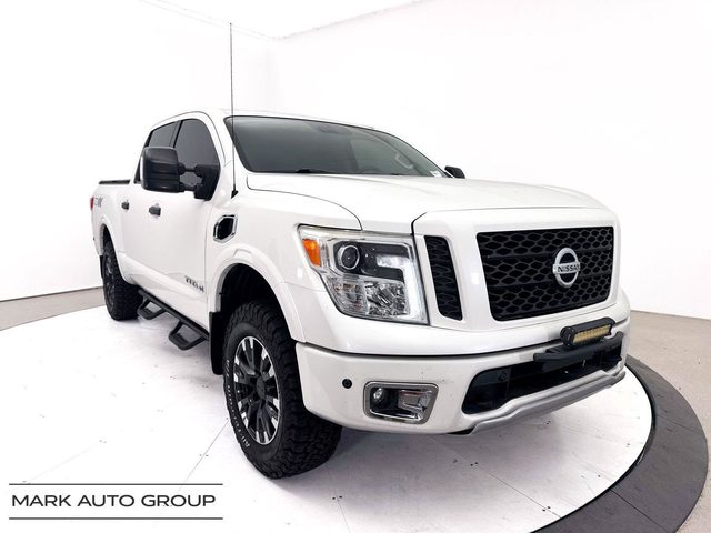 2017 Nissan Titan PRO-4X 4WD photo