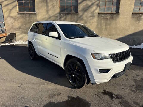2017 Jeep Grand Cherokee Altitude 4WD photo