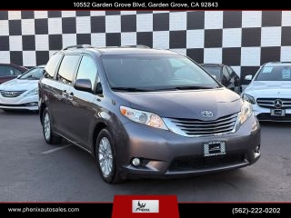 2017 Toyota Sienna XLE FWD photo