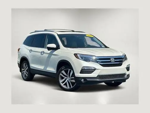 2017 Honda Pilot Touring FWD photo