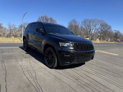 2017 Jeep Grand Cherokee Altitude 4WD photo
