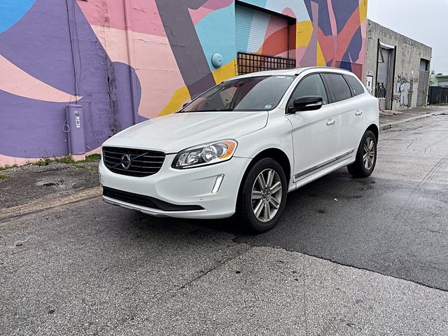 2017 Volvo XC60 Dynamic FWD photo