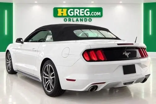 2017 Ford Mustang V6 RWD photo