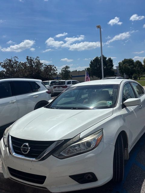 2017 Nissan Altima 2.5 SV FWD photo