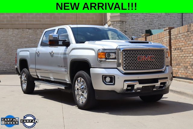 2017 GMC Sierra 2500HD Denali 4WD photo
