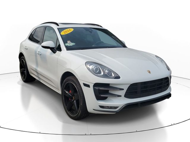 2016 Porsche Macan Turbo AWD photo