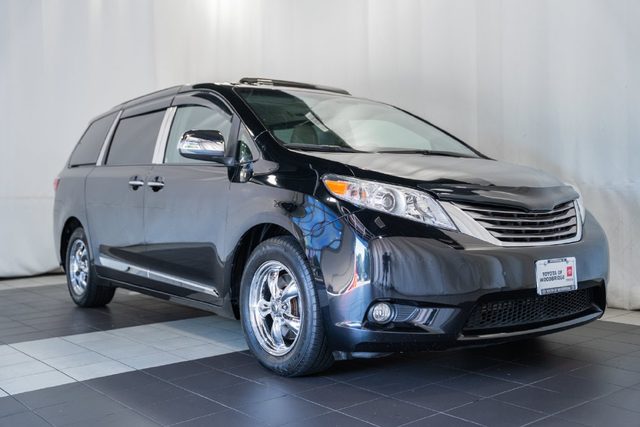 2017 Toyota Sienna XLE FWD photo