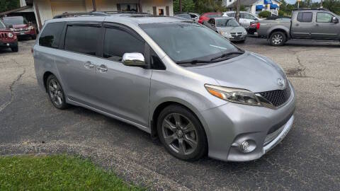 2017 Toyota Sienna SE FWD photo