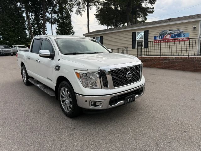 2017 Nissan Titan SV 4WD photo