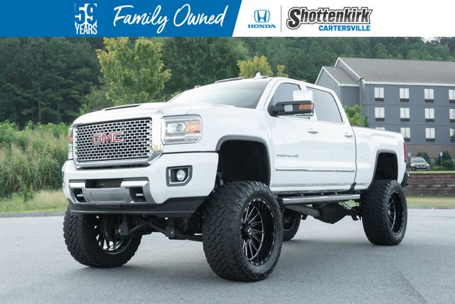 2017 GMC Sierra 2500HD Denali 4WD photo