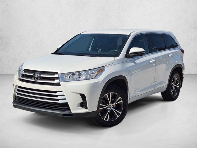 2017 Toyota Highlander LE FWD photo