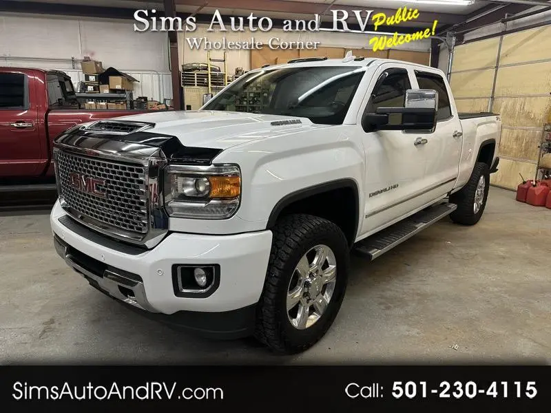 2017 GMC Sierra 2500HD Denali 4WD photo