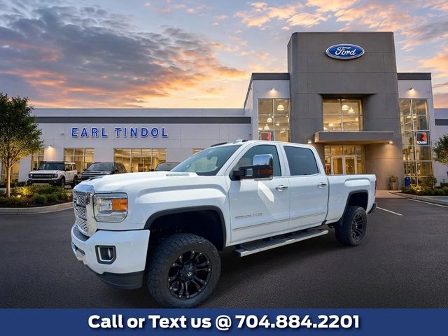 2017 GMC Sierra 2500HD Denali 4WD photo
