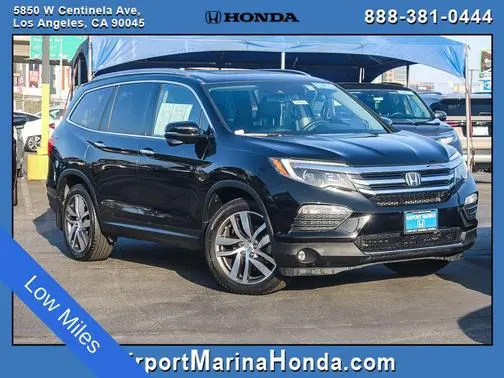 2017 Honda Pilot Touring FWD photo