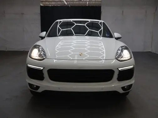 2018 Porsche Cayenne  AWD photo