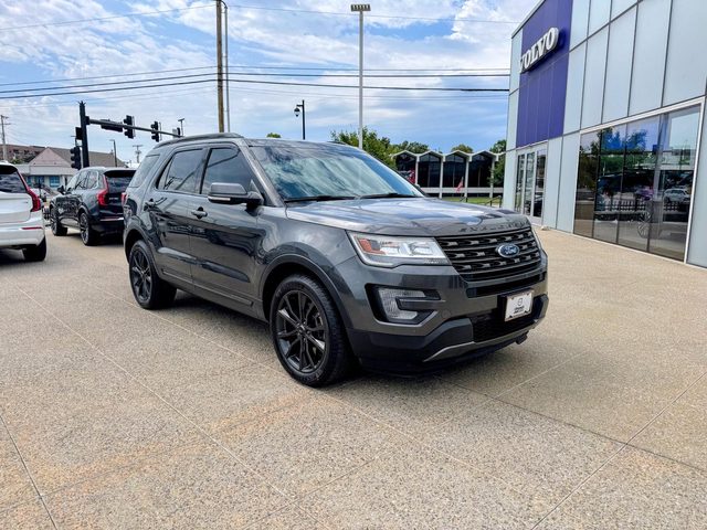 2017 Ford Explorer XLT 4WD photo