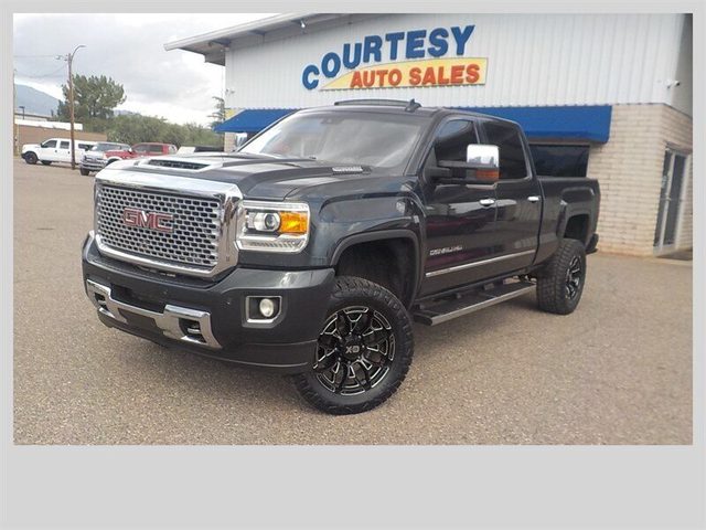 2017 GMC Sierra 2500HD Denali 4WD photo