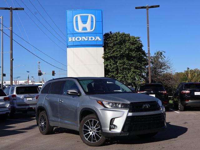 2017 Toyota Highlander SE AWD photo