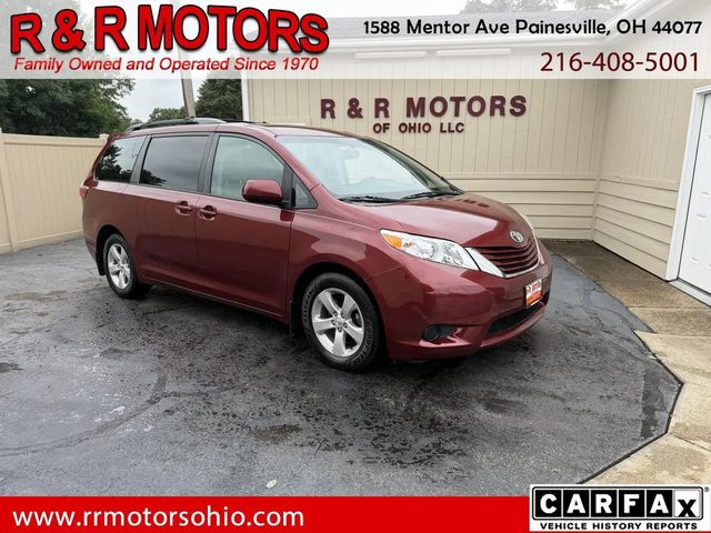 2017 Toyota Sienna LE FWD photo