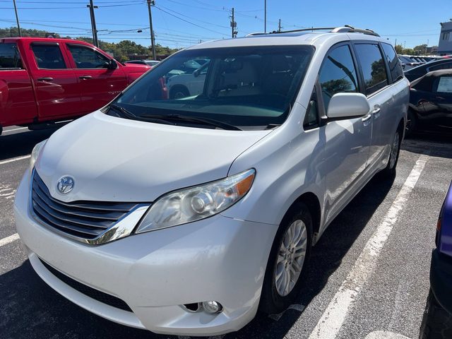 2017 Toyota Sienna XLE Premium FWD photo