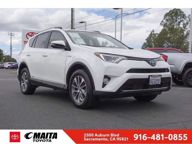 2017 Toyota RAV4 XLE AWD photo