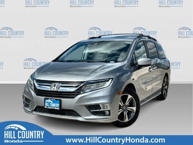 2018 Honda Odyssey Touring FWD photo