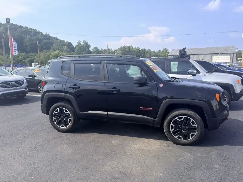 2017 Jeep Renegade Trailhawk 4WD photo