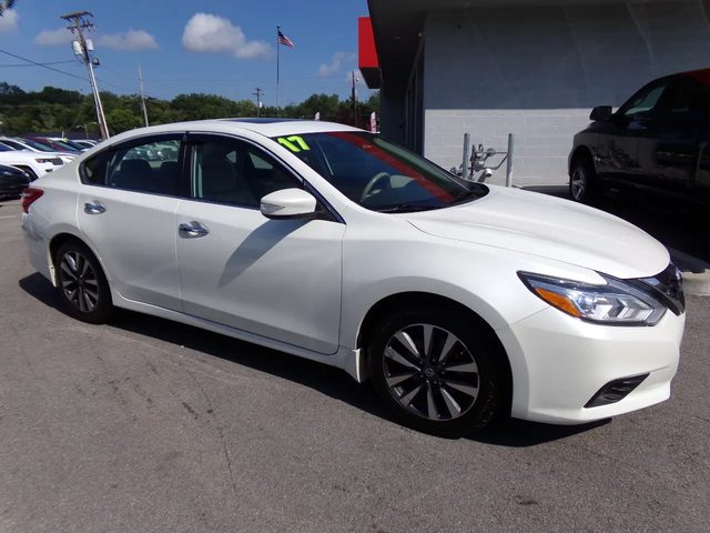 2017 Nissan Altima 2.5 SV FWD photo