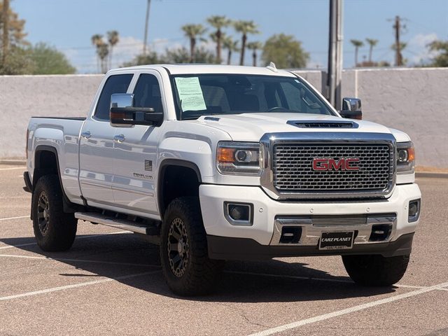 2017 GMC Sierra 2500HD Denali 4WD photo