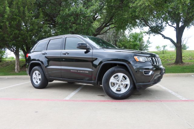 2017 Jeep Grand Cherokee Laredo RWD photo