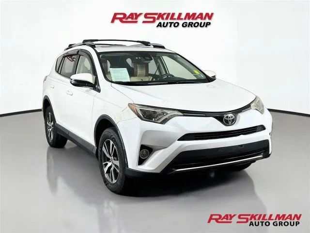 2017 Toyota RAV4 XLE AWD photo