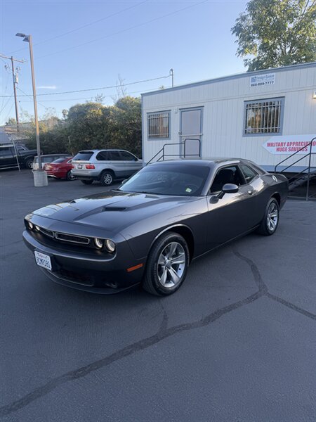 2016 Dodge Challenger SXT RWD photo