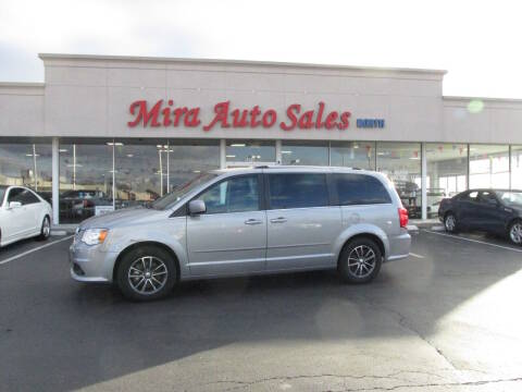 2017 Dodge Grand Caravan SXT FWD photo
