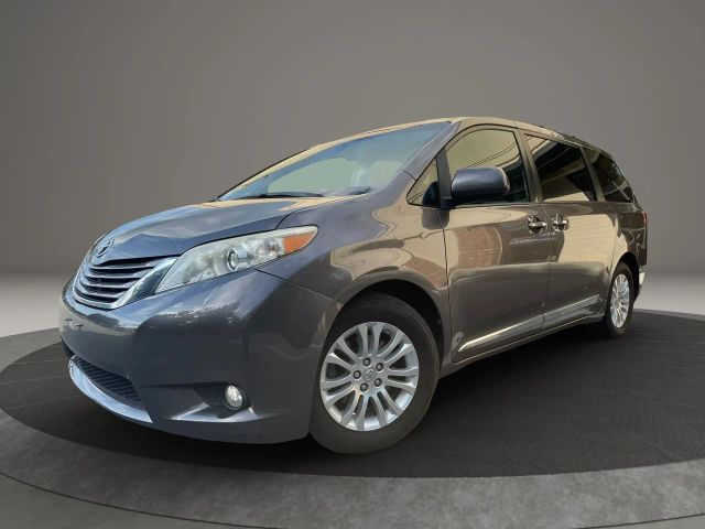 2017 Toyota Sienna XLE FWD photo