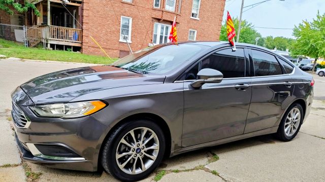 2017 Ford Fusion SE FWD photo