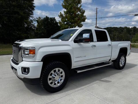 2017 GMC Sierra 2500HD Denali 4WD photo